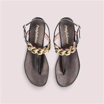 JUDY NEGRA CON CADENA
